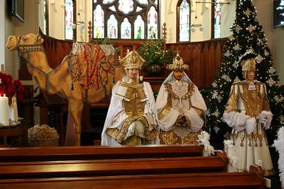 "Three Wise Men" - Group Display Woodford Chapel for Hospice Holly Trail 2012 Havelock-North, Cardboard, Fabric, Clay - Sculpture by Katja Morrison, an artist from Hawke's Bay, New Zealand.